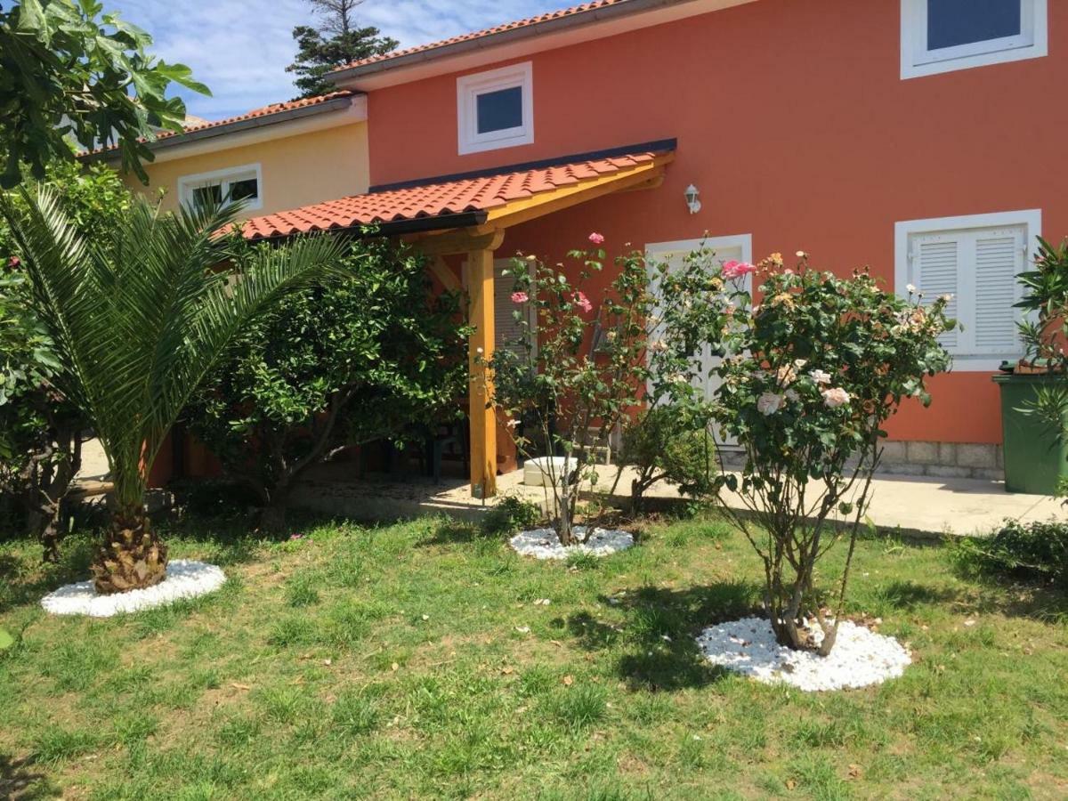 House Ema Villa Barbat na Rabu Luaran gambar